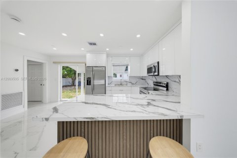 Villa ou maison à vendre à Miami, Floride: 3 chambres, 115.94 m2 № 2315946 - photo 14