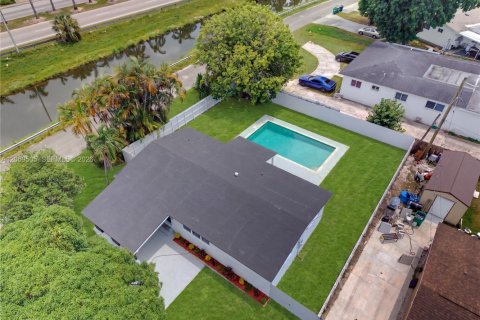 Villa ou maison à vendre à Miami, Floride: 3 chambres, 115.94 m2 № 2315946 - photo 30