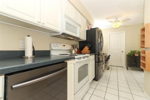Condo in Altamonte Springs, Florida, 2 bedrooms  № 1681027 - photo 10