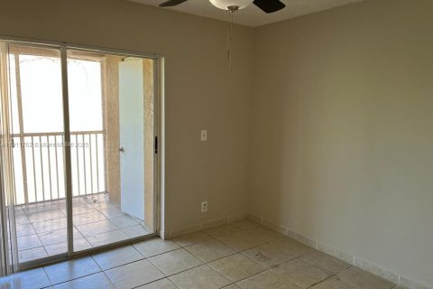 Copropriété à louer à Pompano Beach, Floride: 2 chambres, 98.2 m2 № 1967596 - photo 4