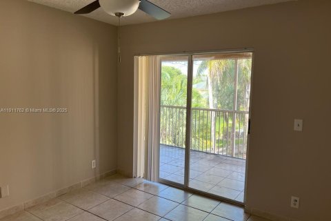 Copropriété à louer à Pompano Beach, Floride: 2 chambres, 98.2 m2 № 1967596 - photo 3