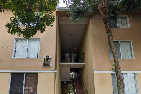 Copropriété à louer à Pompano Beach, Floride: 2 chambres, 98.2 m2 № 1967596 - photo 1