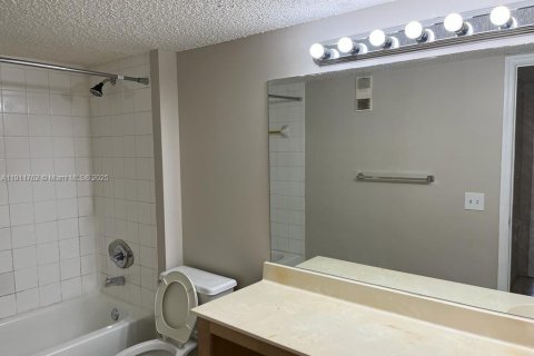 Copropriété à louer à Pompano Beach, Floride: 2 chambres, 98.2 m2 № 1967596 - photo 11