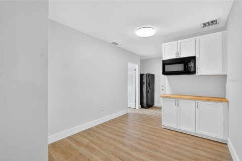 House in Tarpon Springs, Florida 4 bedrooms, 215.53 sq.m. № 1898839 - photo 25