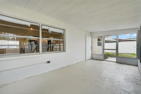 House in Tarpon Springs, Florida 4 bedrooms, 215.53 sq.m. № 1898839 - photo 30