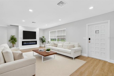 House in Tarpon Springs, Florida 4 bedrooms, 215.53 sq.m. № 1898839 - photo 8