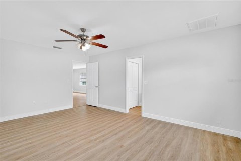 House in Tarpon Springs, Florida 4 bedrooms, 215.53 sq.m. № 1898839 - photo 11
