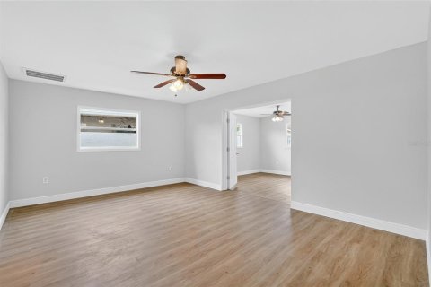 House in Tarpon Springs, Florida 4 bedrooms, 215.53 sq.m. № 1898839 - photo 14
