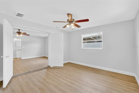 House in Tarpon Springs, Florida 4 bedrooms, 215.53 sq.m. № 1898839 - photo 12