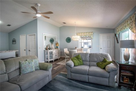House in The Villages, Florida 2 bedrooms, 107.77 sq.m. № 2214771 - photo 9