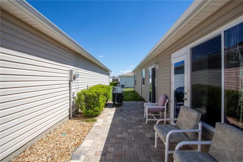 House in The Villages, Florida 2 bedrooms, 107.77 sq.m. № 2214771 - photo 19