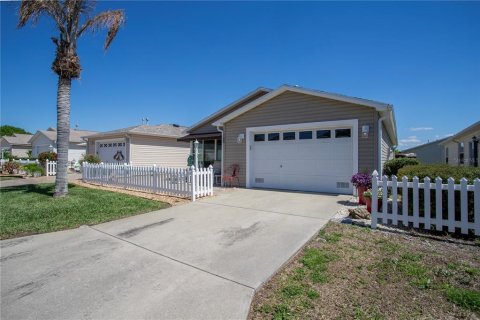 House in The Villages, Florida 2 bedrooms, 107.77 sq.m. № 2214771 - photo 18