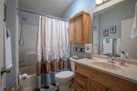 House in The Villages, Florida 2 bedrooms, 107.77 sq.m. № 2214771 - photo 13
