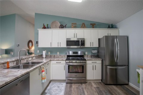 House in The Villages, Florida 2 bedrooms, 107.77 sq.m. № 2214771 - photo 5