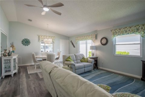 House in The Villages, Florida 2 bedrooms, 107.77 sq.m. № 2214771 - photo 7