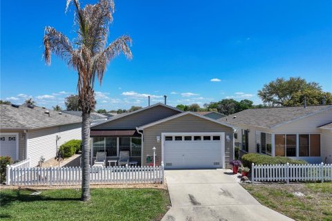 House in The Villages, Florida 2 bedrooms, 107.77 sq.m. № 2214771