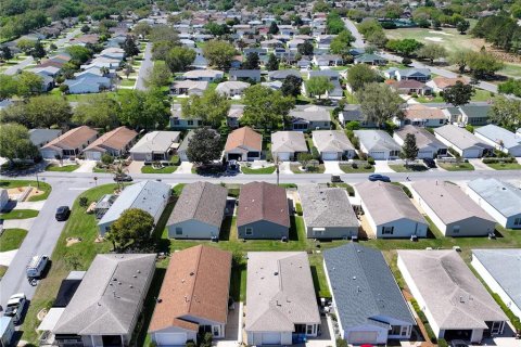 House in The Villages, Florida 2 bedrooms, 107.77 sq.m. № 2214771 - photo 26
