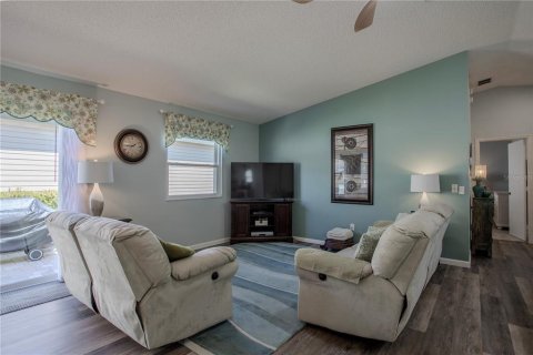House in The Villages, Florida 2 bedrooms, 107.77 sq.m. № 2214771 - photo 6