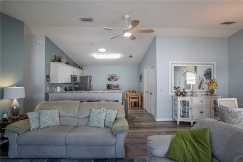 House in The Villages, Florida 2 bedrooms, 107.77 sq.m. № 2214771 - photo 8