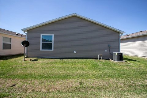 House in The Villages, Florida 2 bedrooms, 107.77 sq.m. № 2214771 - photo 21