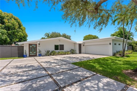 Villa ou maison à vendre à Palmetto Bay, Floride: 4 chambres, 224.08 m2 № 2009367 - photo 1