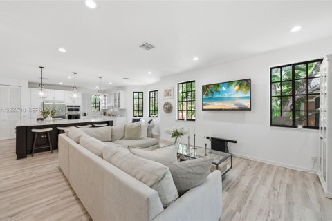 Condo in Weston, Florida, 4 bedrooms № 2263191 - photo 10