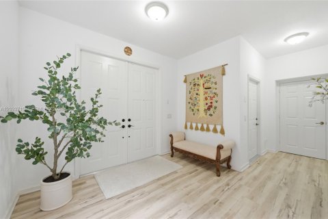 Condo in Weston, Florida, 4 bedrooms № 2263191 - photo 2