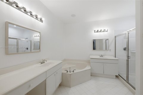 Condo in Weston, Florida, 4 bedrooms № 2263191 - photo 16