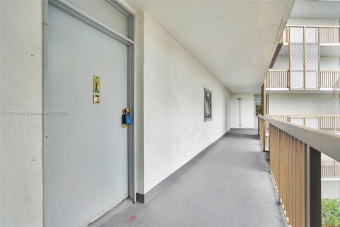 Copropriété à louer à Aventura, Floride: 2 chambres, 92.34 m2 № 2019059 - photo 26