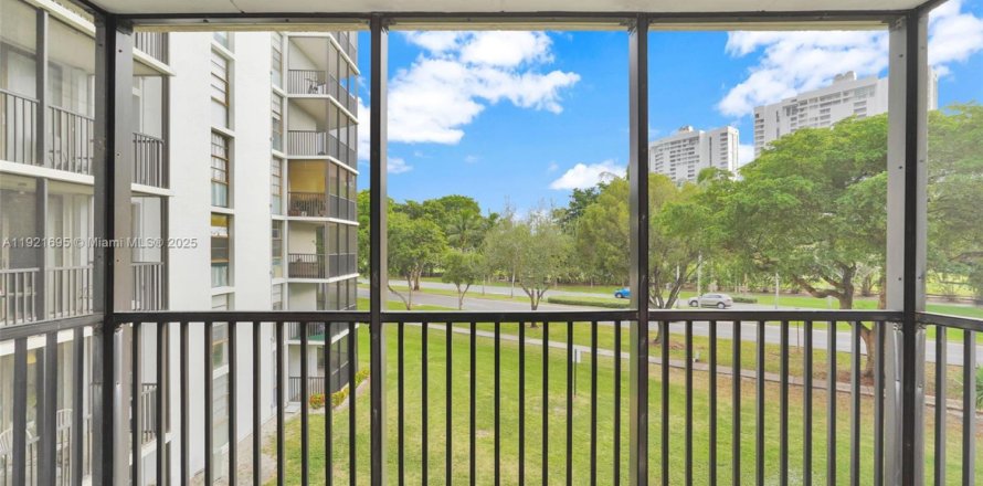 Condo à Aventura, Floride, 2 chambres  № 2019059