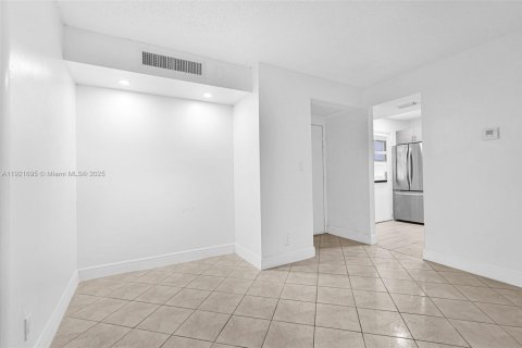 Copropriété à louer à Aventura, Floride: 2 chambres, 92.34 m2 № 2019059 - photo 13