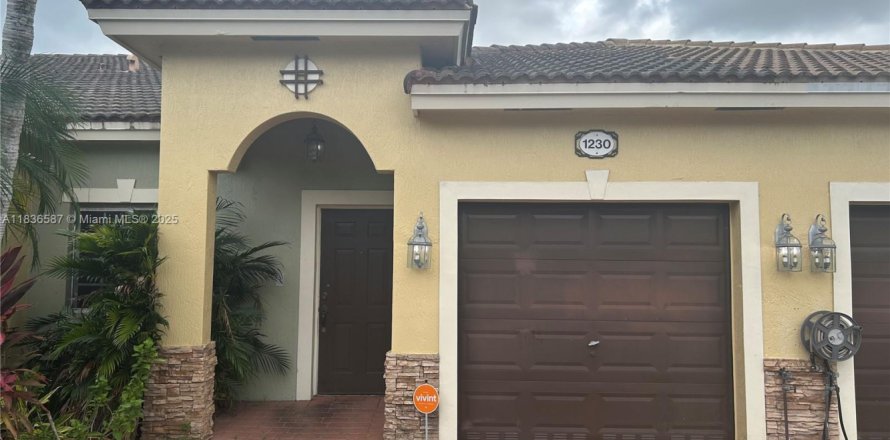 House in Homestead, Florida 2 bedrooms, 98.2 sq.m. № 1820270