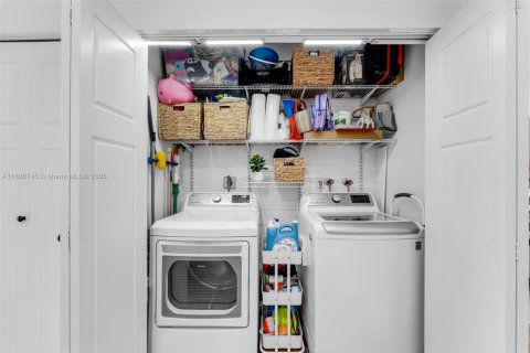 Casa en venta en Miami, Florida, 2 dormitorios, 110.09 m2 № 1933552 - foto 9
