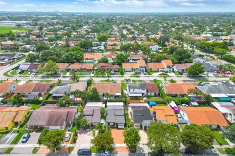 Casa en venta en Miami, Florida, 2 dormitorios, 110.09 m2 № 1933552 - foto 27