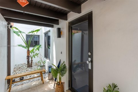 Casa en venta en Miami, Florida, 2 dormitorios, 110.09 m2 № 1933552 - foto 21