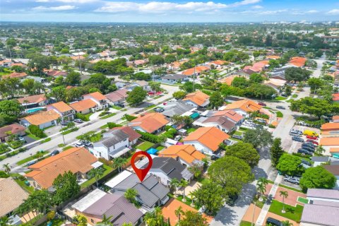 Casa en venta en Miami, Florida, 2 dormitorios, 110.09 m2 № 1933552 - foto 28