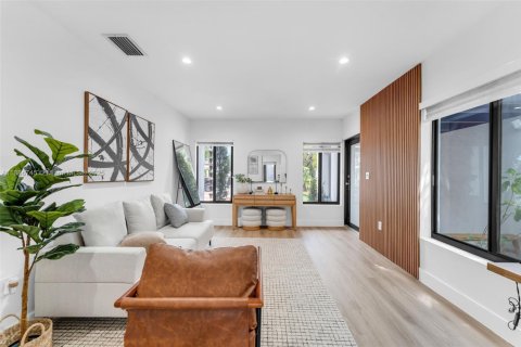 Casa en venta en Miami, Florida, 2 dormitorios, 110.09 m2 № 1933552 - foto 5