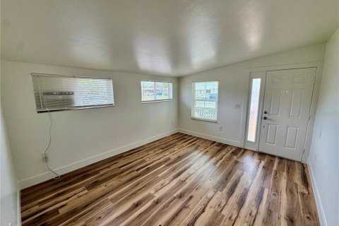 Casa en venta en Port Charlotte, Florida, 4 dormitorios, 123.56 m2 № 1810551 - foto 17