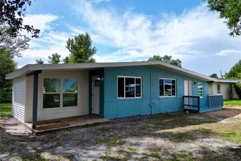Casa en venta en Port Charlotte, Florida, 4 dormitorios, 123.56 m2 № 1810551 - foto 1