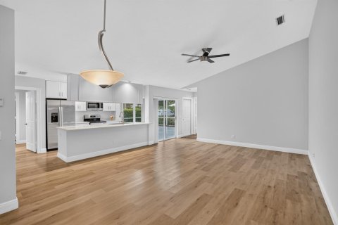 Townhouse in Palm Beach Gardens, Florida 2 bedrooms, 111.48 sq.m. № 2397214 - photo 3