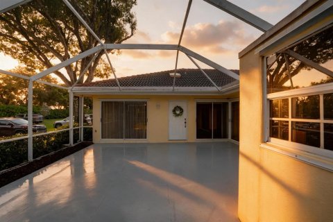 Townhouse in Palm Beach Gardens, Florida 2 bedrooms, 111.48 sq.m. № 2397214 - photo 2