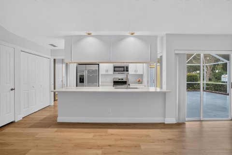 Townhouse in Palm Beach Gardens, Florida 2 bedrooms, 111.48 sq.m. № 2397214 - photo 5
