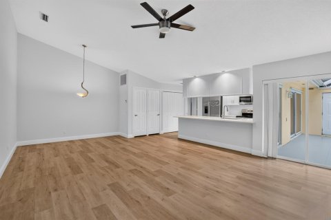 Townhouse in Palm Beach Gardens, Florida 2 bedrooms, 111.48 sq.m. № 2397214 - photo 4