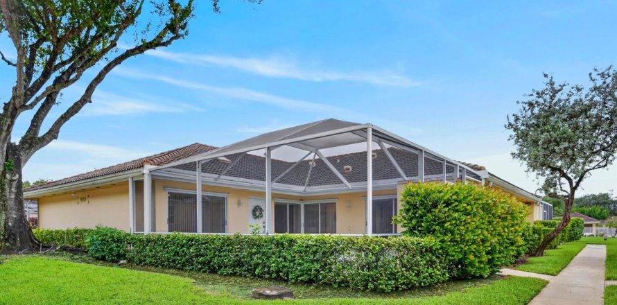 Townhouse in Palm Beach Gardens, Florida 2 bedrooms, 111.48 sq.m. № 2397214