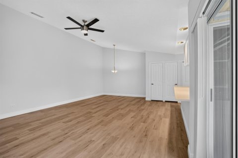Townhouse in Palm Beach Gardens, Florida 2 bedrooms, 111.48 sq.m. № 2397214 - photo 11