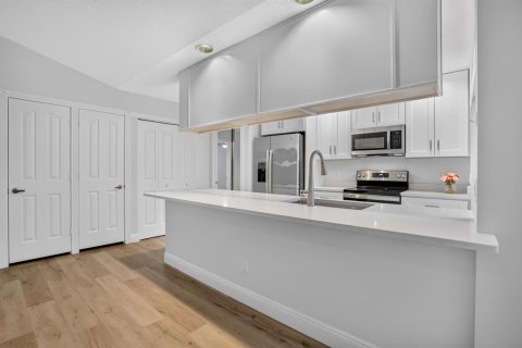 Townhouse in Palm Beach Gardens, Florida 2 bedrooms, 111.48 sq.m. № 2397214 - photo 13