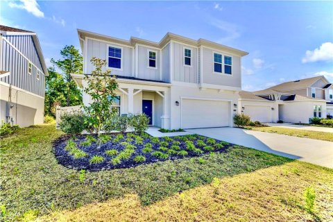 House in Edgewater, Florida 5 bedrooms, 238.85 sq.m. № 2206319