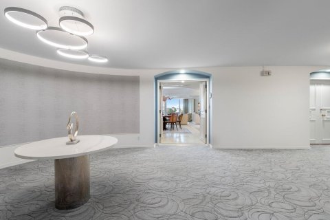 Condo in Palm Beach, Florida, 1 bedroom № 2158421 - photo 22
