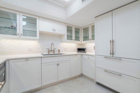 Condo in Palm Beach, Florida, 1 bedroom № 2158421 - photo 11