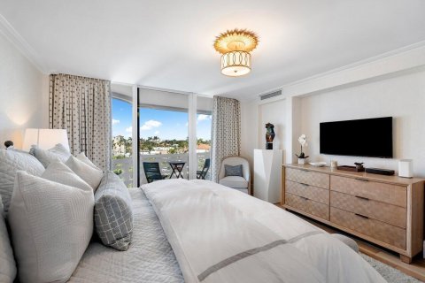 Condo in Palm Beach, Florida, 1 bedroom № 2158421 - photo 14
